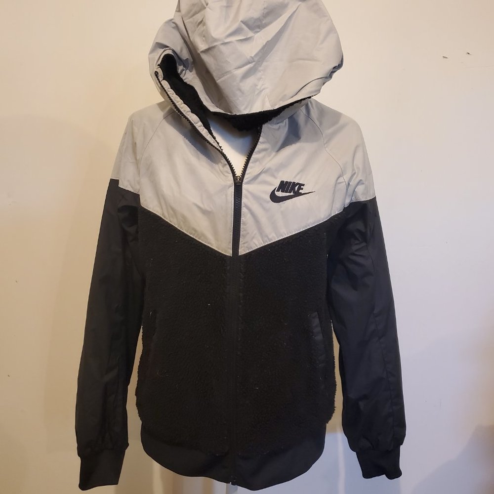 Nike Sportswear Windbreaker Jacket AA0069-010 Boy's Size XL Black/White